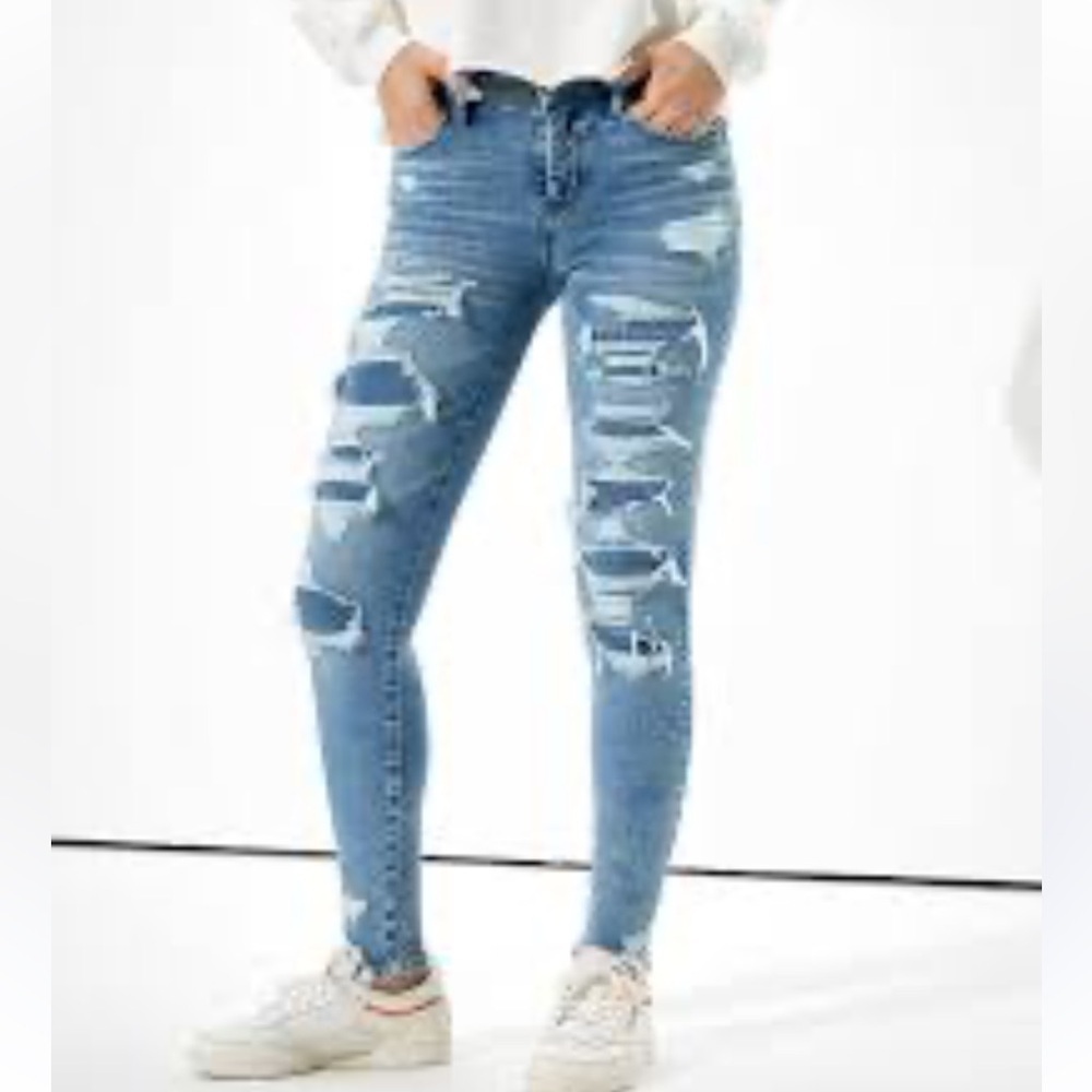 American Eagle High Rise Distressed Jegging